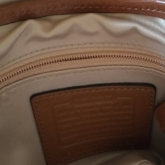 Coach 9x5 handbag. - Picture 6 of 8